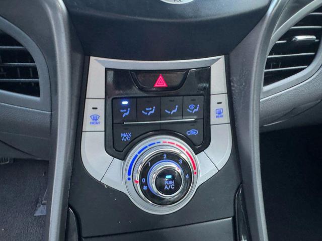 Photo of 2012 Silver Hyundai ELANTRA