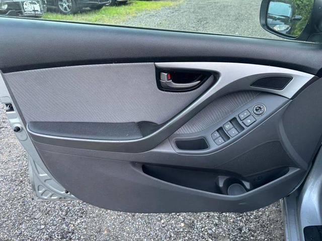 Photo of 2012 Silver Hyundai ELANTRA