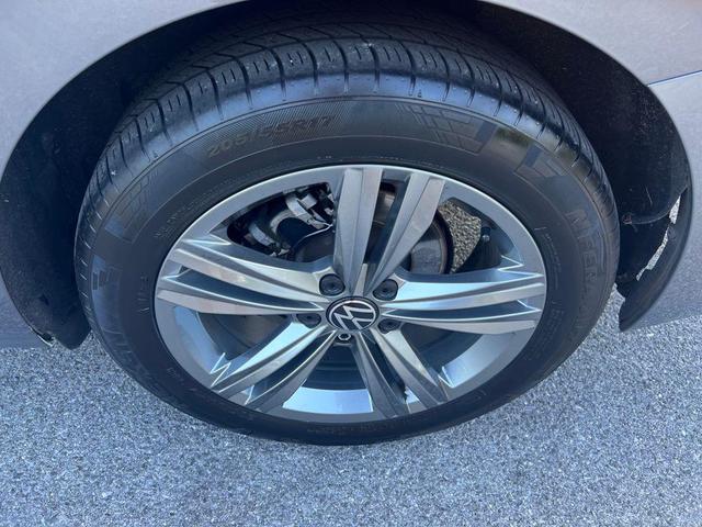 Photo of 2024 Platinum Gray Metallic Volkswagen Jetta
