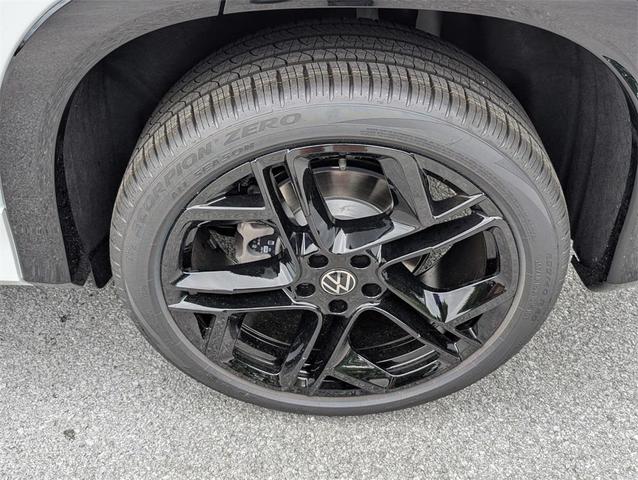 Photo of 2025 Opal White Volkswagen Tiguan