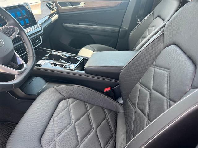 Photo of 2024 Deep Black Pearl Volkswagen Atlas