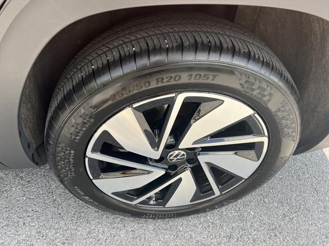 Photo of 2024 Deep Black Pearl Volkswagen Atlas
