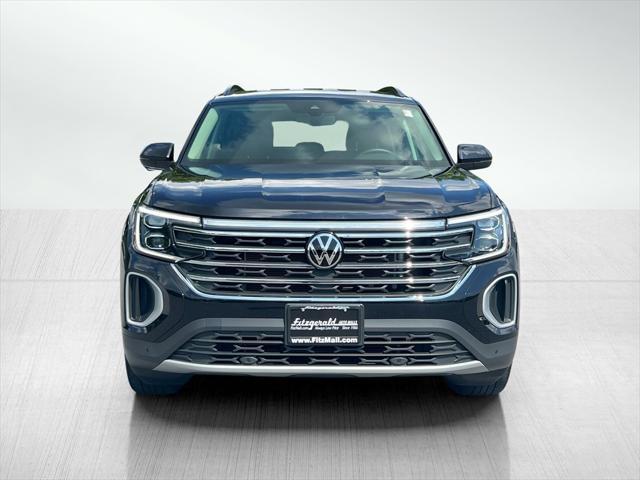 Photo of 2024 Deep Black Pearl Volkswagen Atlas