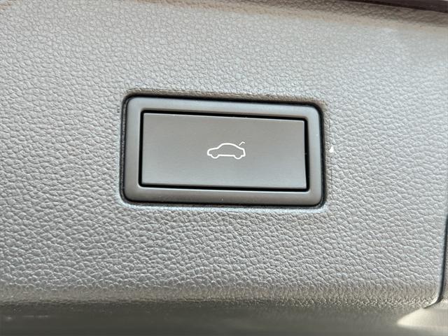 Photo of 2024 Deep Black Pearl Volkswagen Atlas