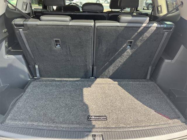 Photo of 2024 Deep Black Pearl Volkswagen Atlas