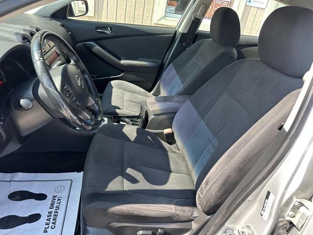 Photo of 2012 Brilliant Silver Metallic Nissan Altima
