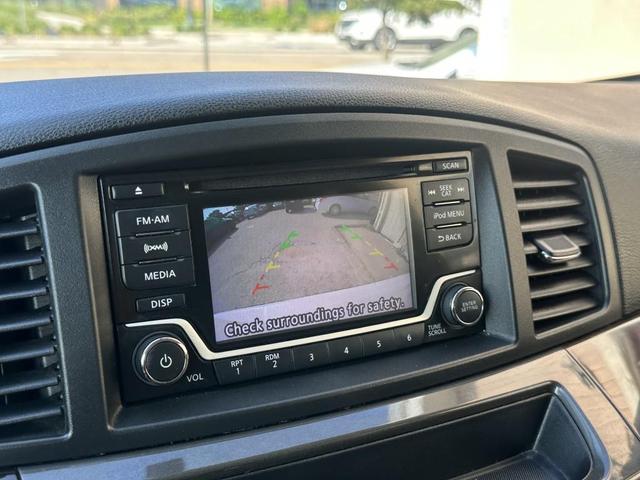 Photo of 2015 White Pearl Nissan Quest