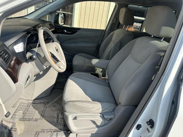 Photo of 2015 White Pearl Nissan Quest