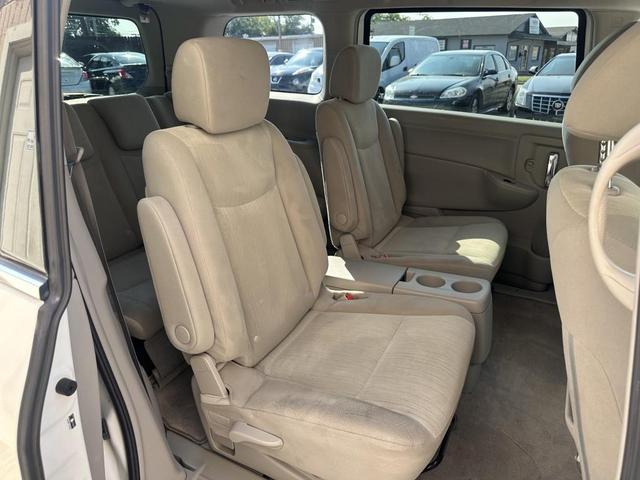 Photo of 2015 White Pearl Nissan Quest