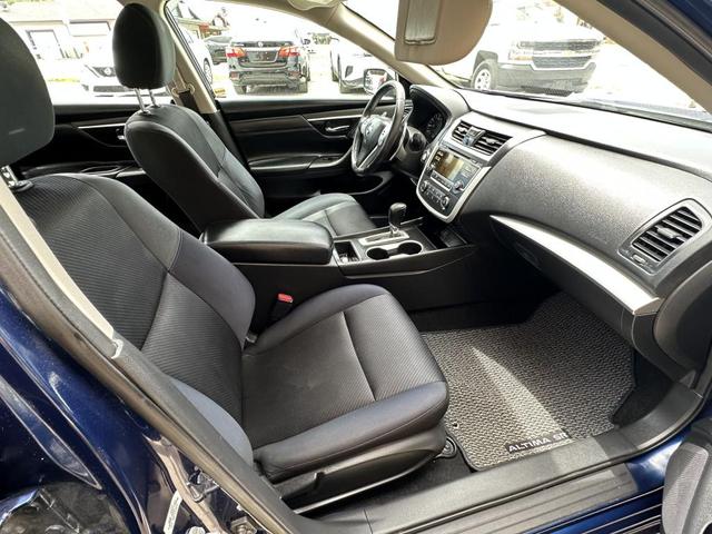 Photo of 2016 Deep Blue Pearl Nissan Altima