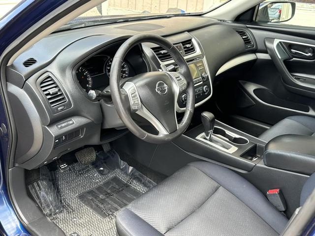 Photo of 2016 Deep Blue Pearl Nissan Altima