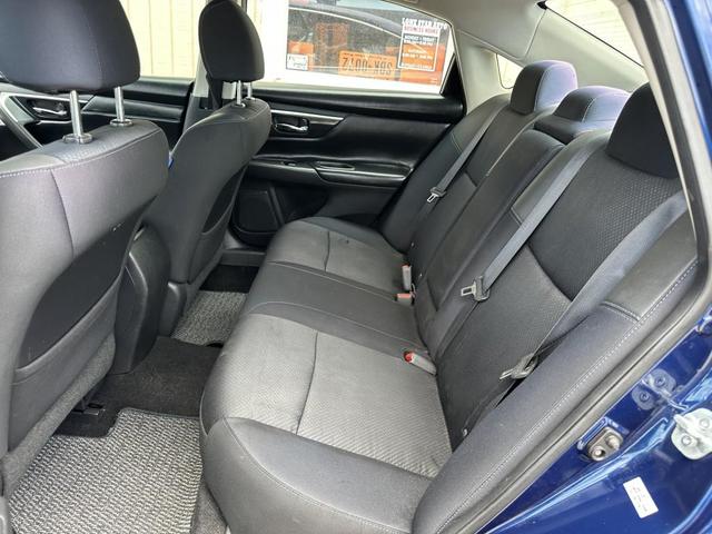 Photo of 2016 Deep Blue Pearl Nissan Altima