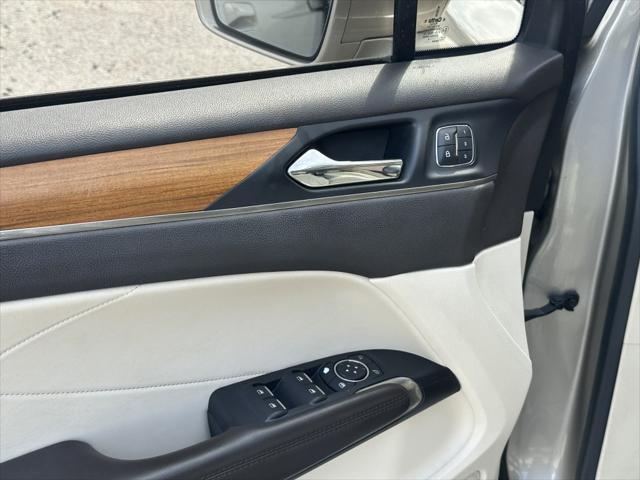 Photo of 2015 Karat Gold Metallic Lincoln MKC