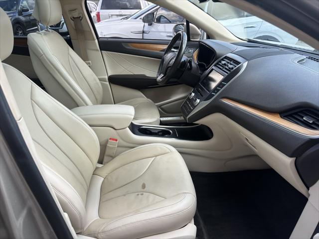 Photo of 2015 Karat Gold Metallic Lincoln MKC