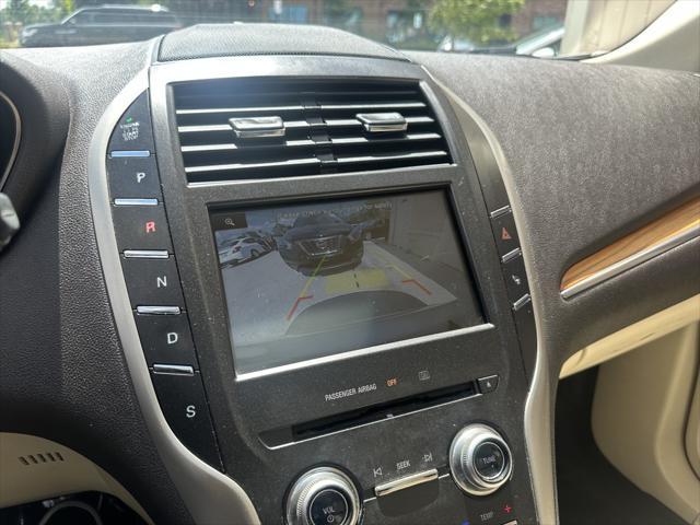 Photo of 2015 Karat Gold Metallic Lincoln MKC