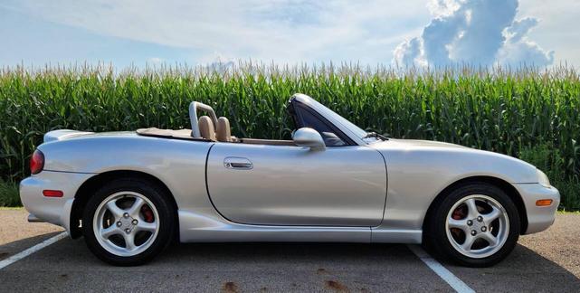 Photo of 1999 Silver Mazda MX-5 Miata