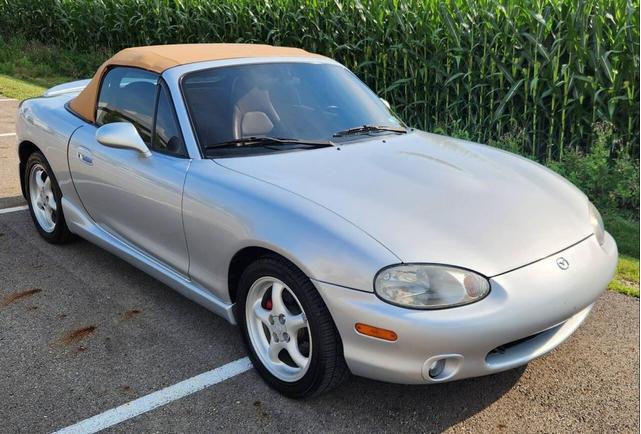 Photo of 1999 Silver Mazda MX-5 Miata