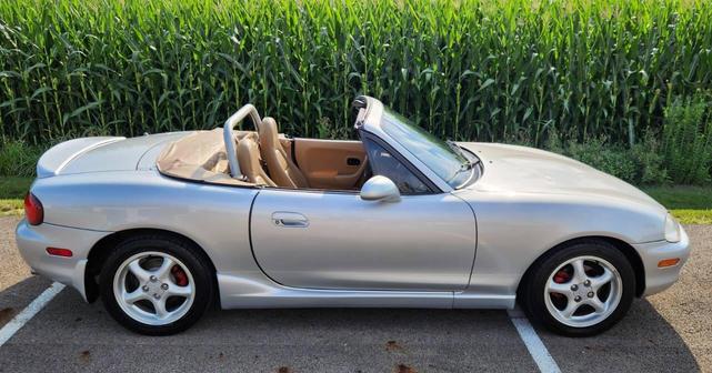 Photo of 1999 Silver Mazda MX-5 Miata
