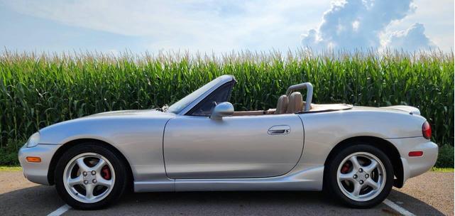Photo of 1999 Silver Mazda MX-5 Miata