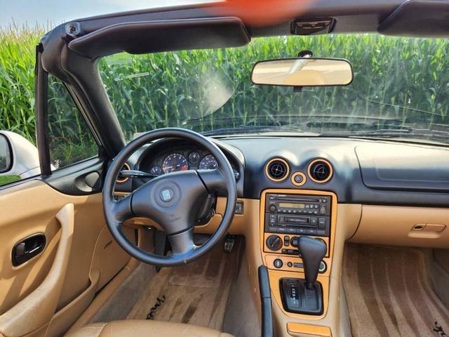 Photo of 1999 Silver Mazda MX-5 Miata