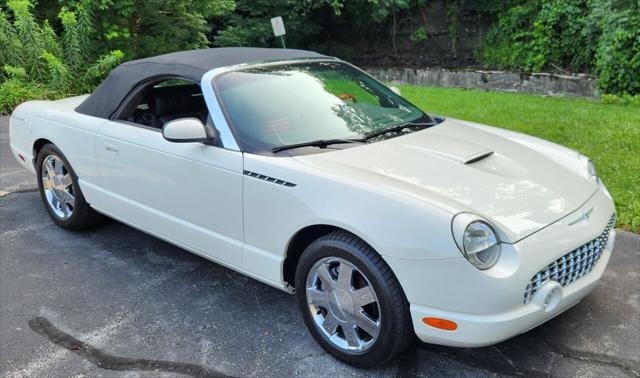 Photo of 2002 White Ford Thunderbird