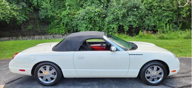 Photo of 2002 White Ford Thunderbird