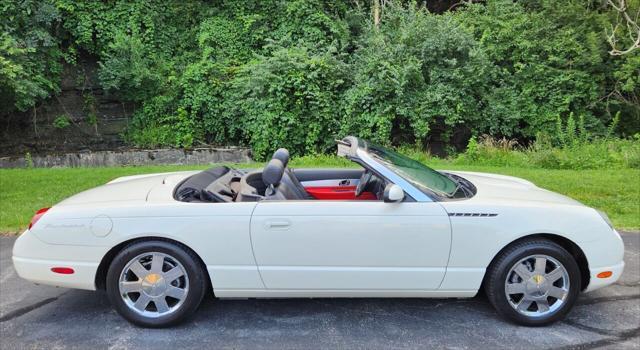 Photo of 2002 White Ford Thunderbird