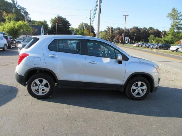 Photo of 2016 Silver Ice Metallic Chevrolet Trax