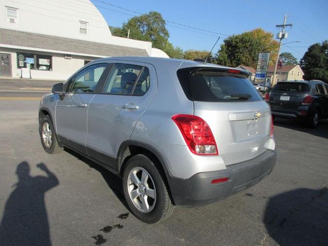 Photo of 2016 Silver Ice Metallic Chevrolet Trax