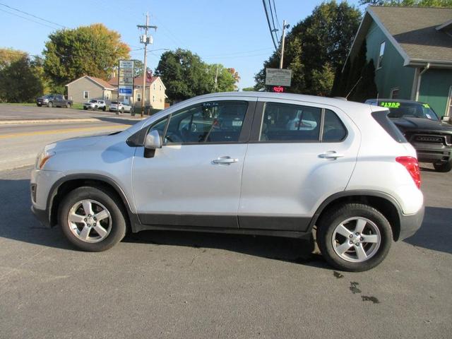 Photo of 2016 Silver Ice Metallic Chevrolet Trax