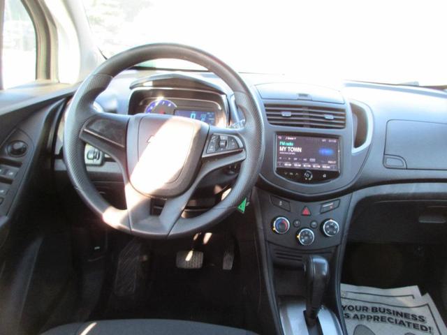 Photo of 2016 Silver Ice Metallic Chevrolet Trax