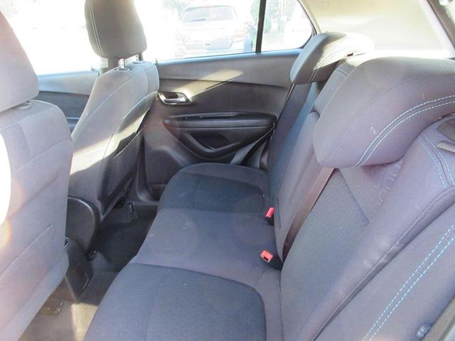 Photo of 2016 Silver Ice Metallic Chevrolet Trax
