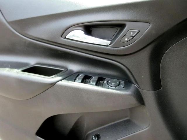 Photo of 2018 Gray Chevrolet Equinox