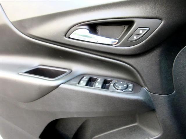 Photo of 2018 Silver Ice Metallic Chevrolet Equinox