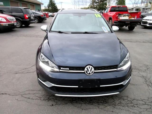 Photo of 2018 Blue Volkswagen Golf Alltrack