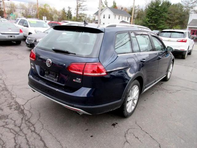 Photo of 2018 Blue Volkswagen Golf Alltrack