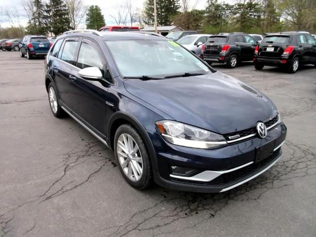 Photo of 2018 Blue Volkswagen Golf Alltrack