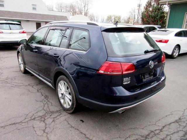 Photo of 2018 Blue Volkswagen Golf Alltrack