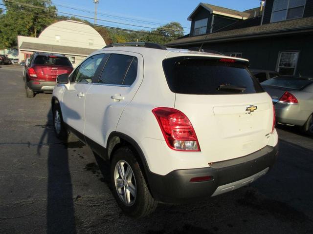 Photo of 2016 White Chevrolet Trax