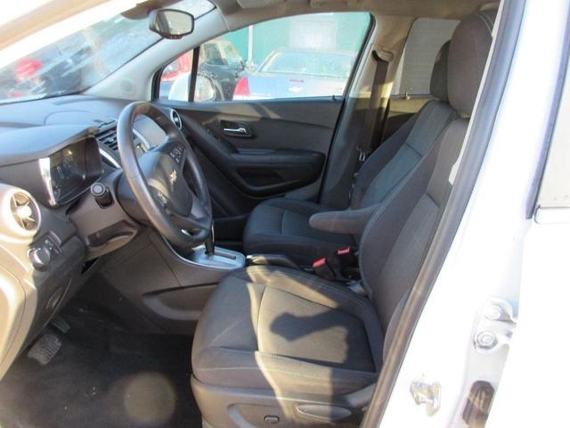 Photo of 2016 White Chevrolet Trax