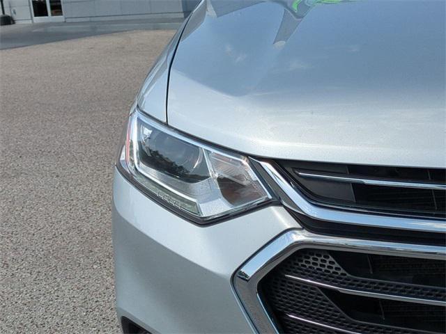 Photo of 2021 Silver Ice Metallic Chevrolet Traverse