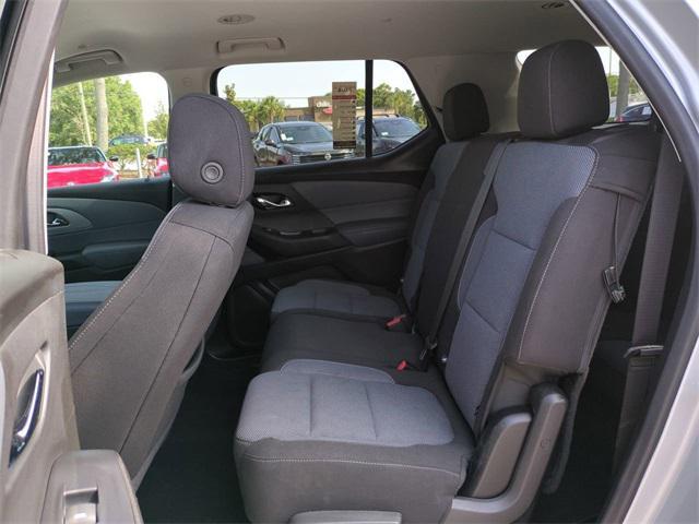 Photo of 2021 Silver Ice Metallic Chevrolet Traverse