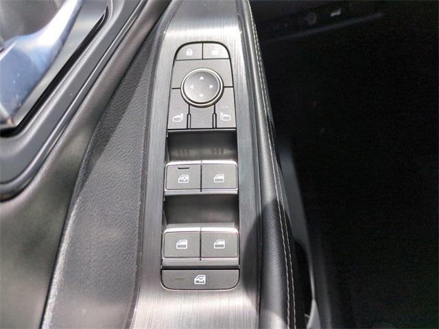 Photo of 2024 Everest White Pearl Nissan Rogue