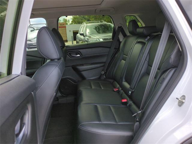 Photo of 2024 Everest White Pearl Nissan Rogue