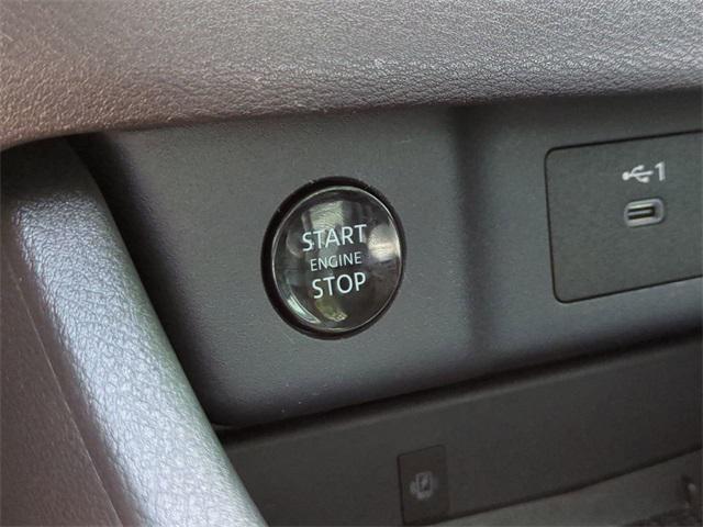 Photo of 2024 Everest White Pearl Nissan Rogue
