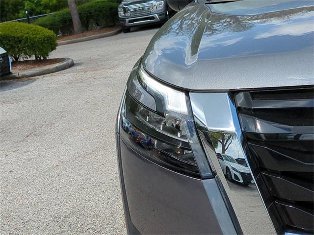 Photo of 2025 Gun Metallic Nissan Pathfinder