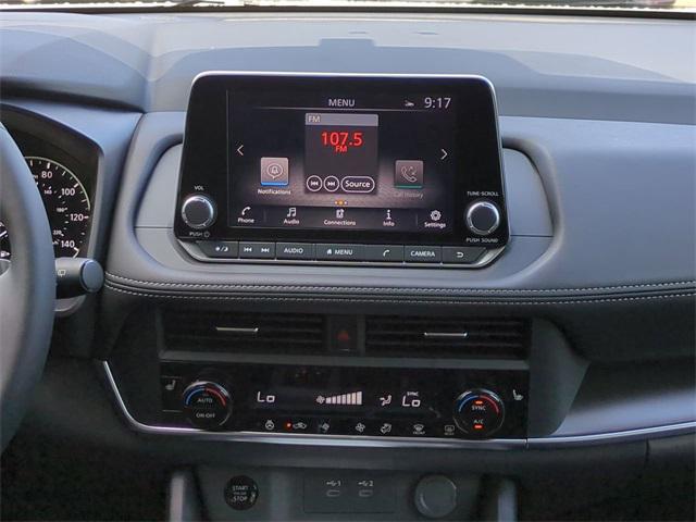 Photo of 2026 Everest White Pearl Tricoat Nissan Rogue