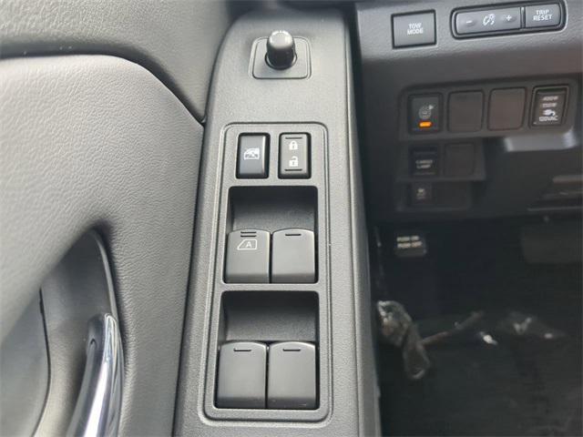 Photo of 2025 Super Black Nissan Frontier