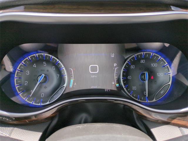 Photo of 2023 Brilliant Black Crystal Pearlcoat Chrysler Pacifica