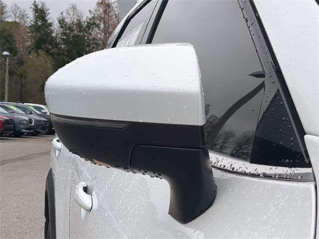 Photo of 2025 Everest White Pearl Tricoat Nissan Pathfinder
